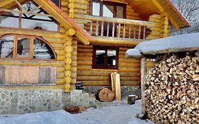 Будиночок-зруб в центрі Пилипця